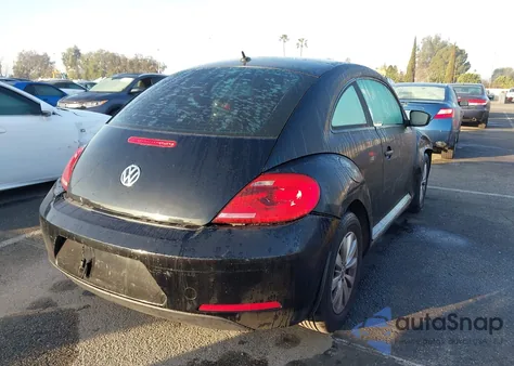 2013 Volkswagen Beetle 2.5L Entry z USA, uszkodzony, nr VIN 3VWFP7AT8DM663369